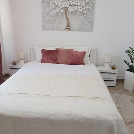 Soft Apartments Galaţi Екстериор снимка